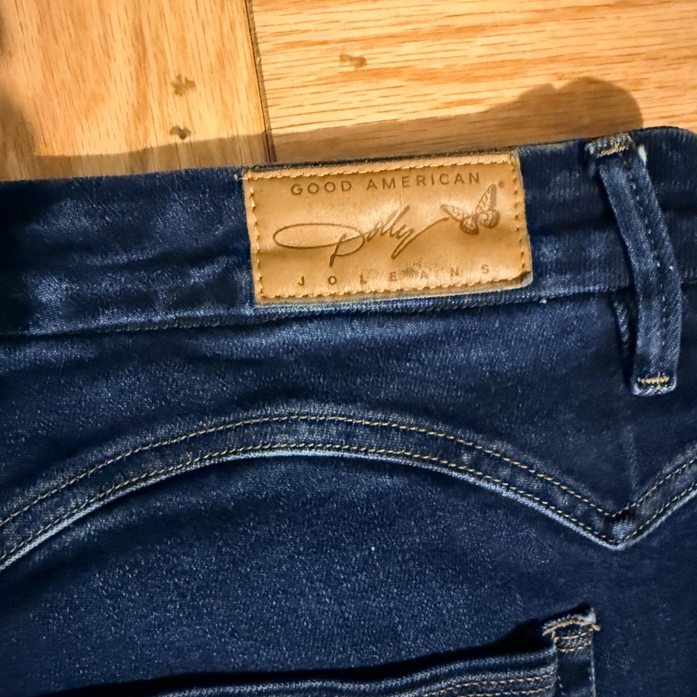 Good American DOLLY JOLEANS FLARE JEANS | INDIGO1020 - Picture 4 of 4